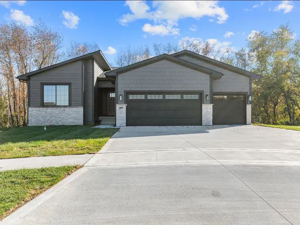 809 Whitetail Ct, Mitchellville, IA 50169