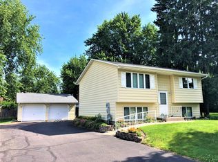 1743 Highway 96 E, Saint Paul, MN 55110