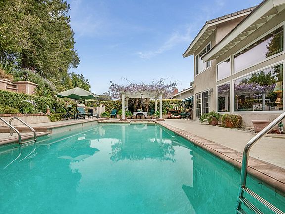 5th image of 2239 Knollcrest Pl