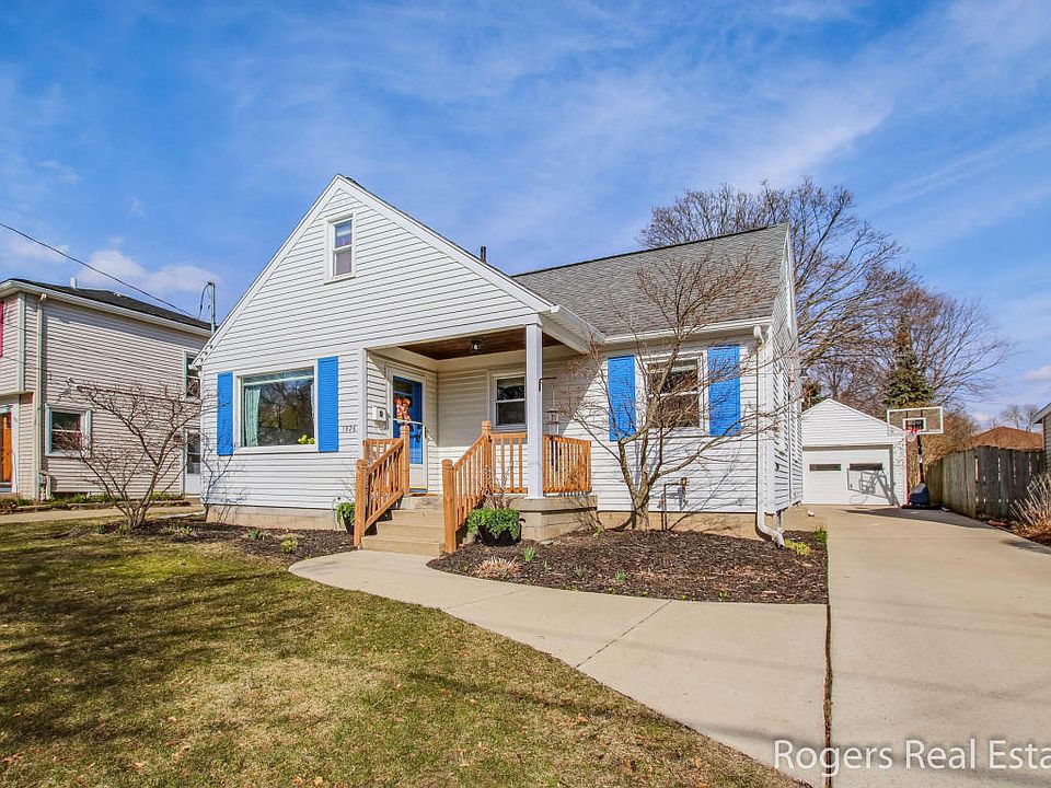 1st image of 1926 Chamberlain Ave SE