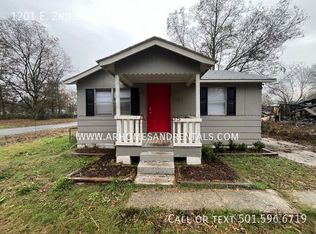 1201 E 2nd St, Stuttgart, AR 72160
