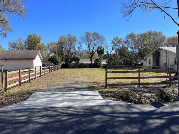 2205 W Lowry Ave, Plant City, FL 33563