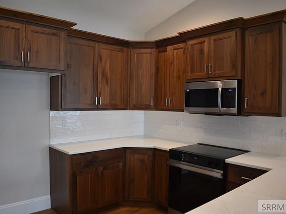3rd image of 472 Zions St