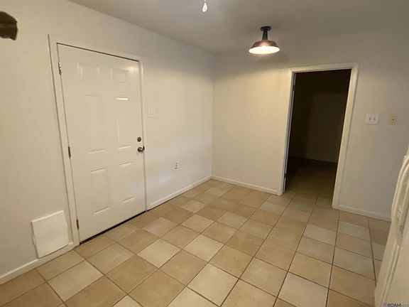4th image of 7426 Meadow Park Ave