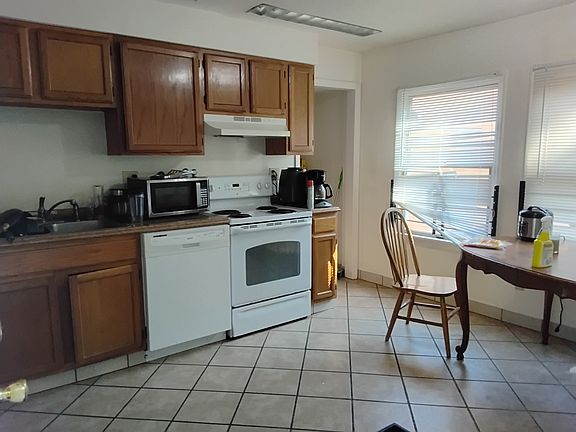2nd image of 21 W Hollister St