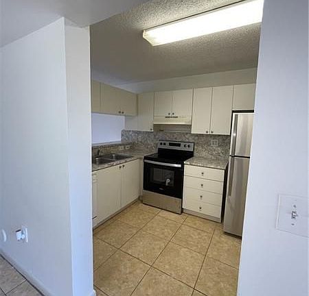5th image of 9885 Nob Hill Ln #9885