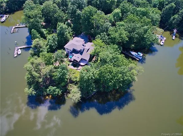 61 Heron Point Ln, Hartfield, VA 23071