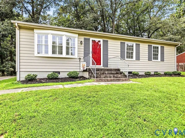 220 Biltmore Dr, Colonial Heights, VA 23834