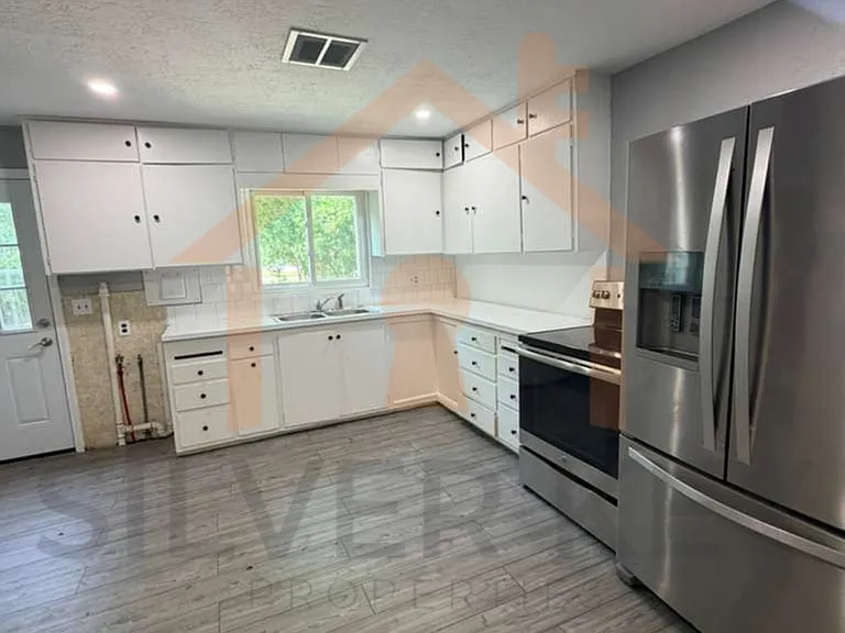 1610 SW E Ave — Photo 5