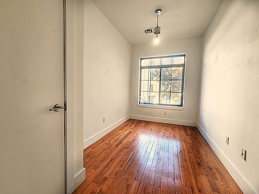 4th image of 217 Boerum St #2L