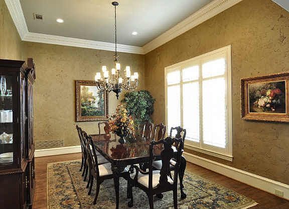 4th image of 1081 Woodview Dr