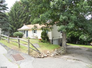 35 Holiday Dr, Hopatcong, NJ 07843