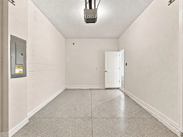 5739 Archipelago St — Photo 35