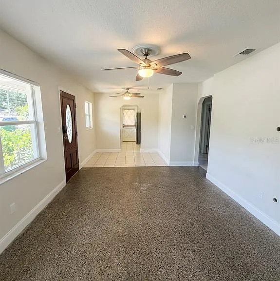 2119 W Henry Ave — Photo 4