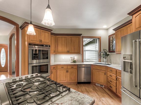 5th image of 4701 38th Avenue Ct E
