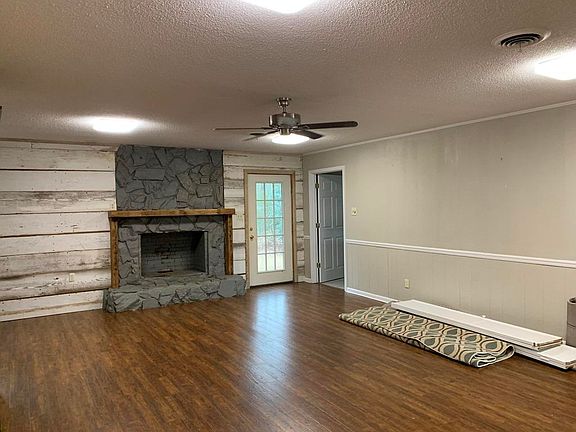 4th image of 103 Hinton Cir
