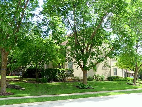 4th image of 128 Chatsworth Cir
