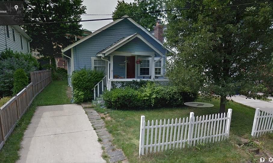 fits 2 cars in driveway (one parked in)