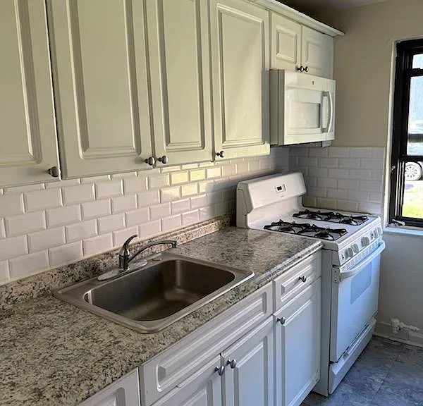 58 Hampton Ct #A — Photo 8