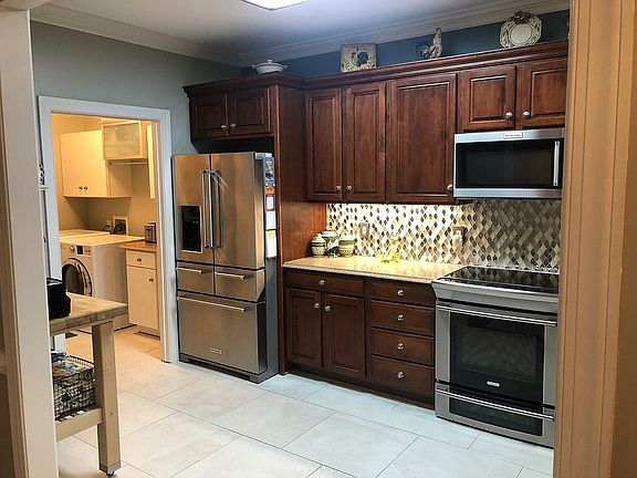 3rd image of 1084 Greenside Ct