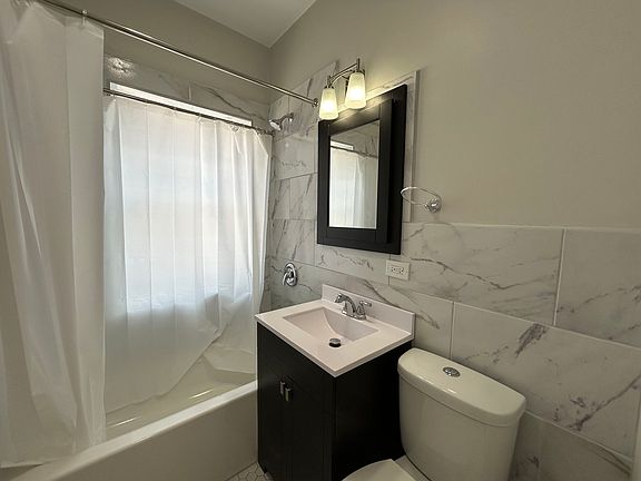 2nd image of 2712 N Milwaukee Ave APT 313