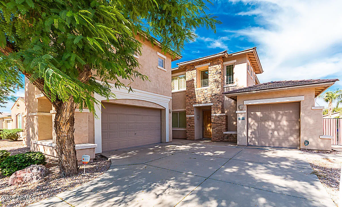 4 bed, 2.5 bath, 3001 sqft, $3,295 — Photo 1