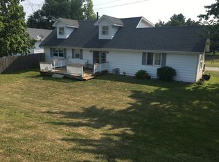 4693 Circle Dr, Heyworth, IL 61745