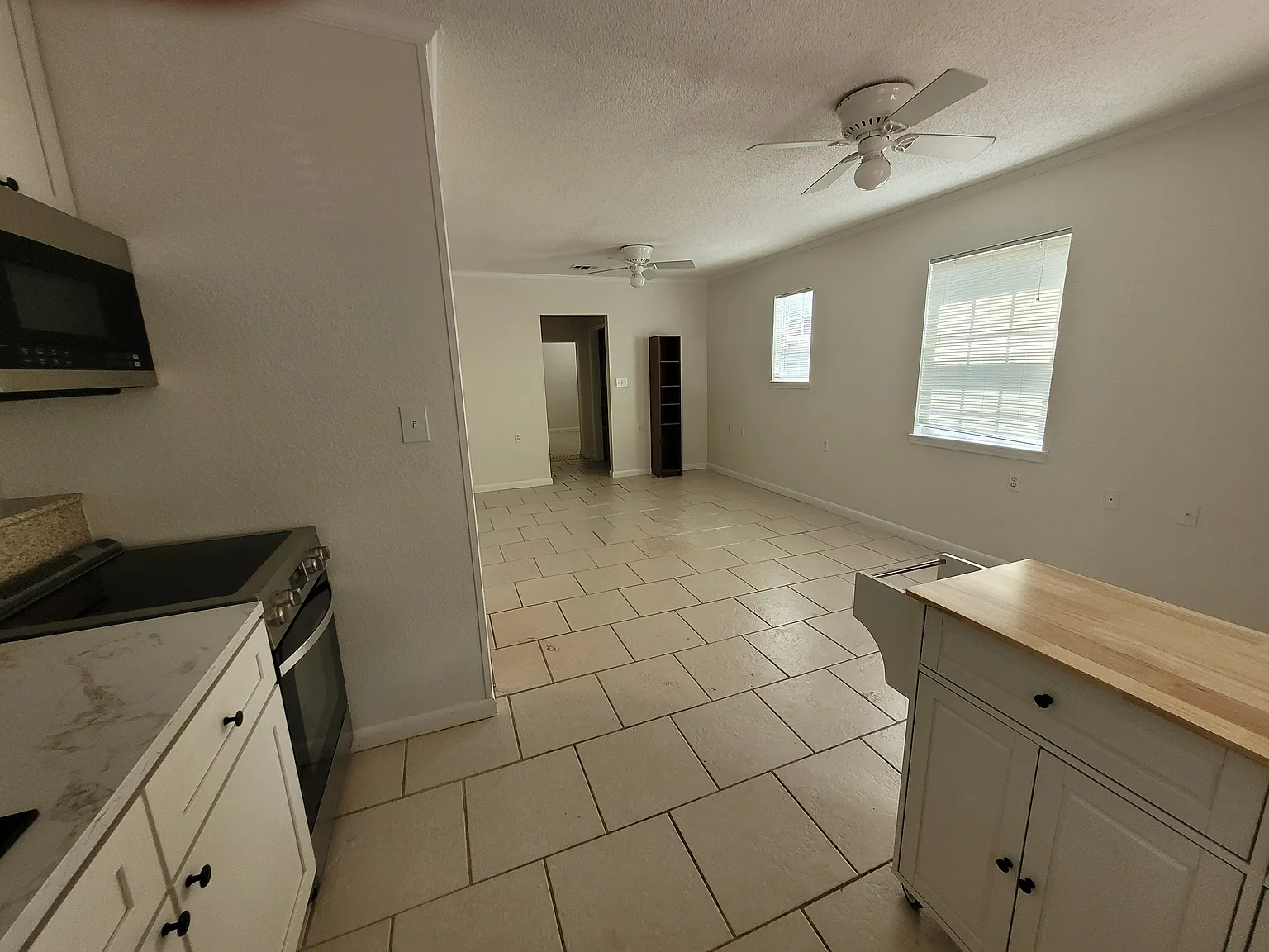 533 Ditmar St — Photo 2