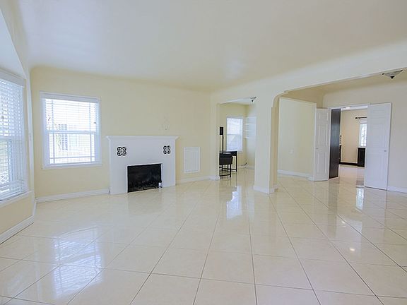 5th image of 2920 Los Flores Blvd