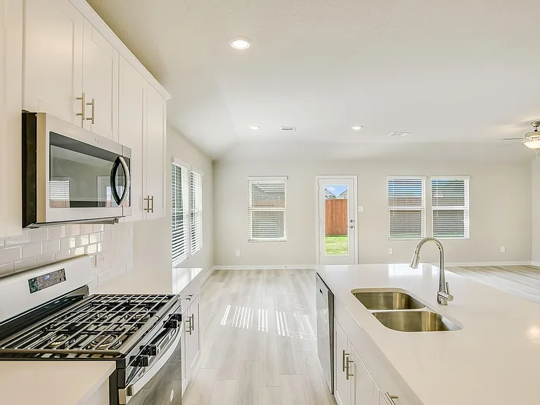 2305 Bellatrix Dr — Photo 12