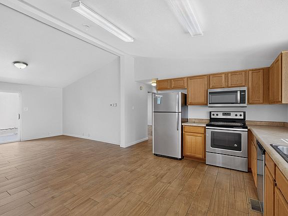 3rd image of 7201 Canary Ln NE