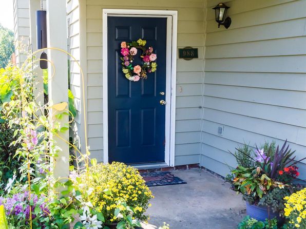 988 Amber Ridge Rd, Charlottesville, VA 22901