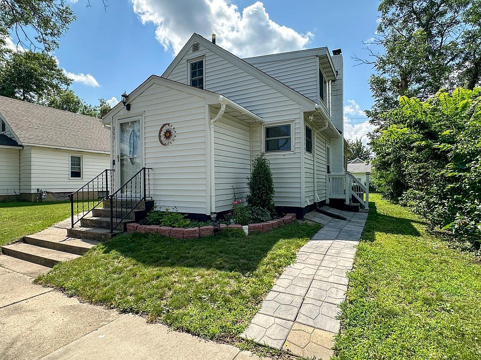 1st image of 207 21st Ave N