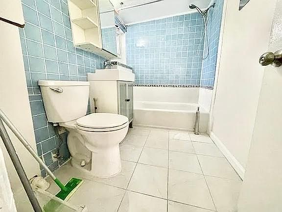 5th image of 184 Bay 26th St #3F