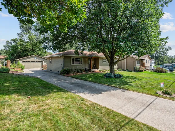 6823 NW Golden Ln, Des Moines, IA 50313