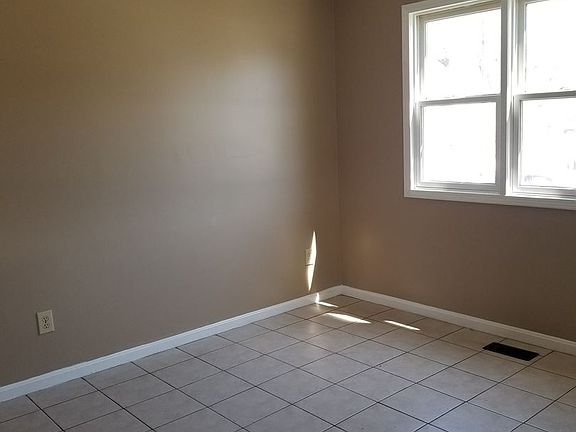 3rd image of 6477 Betts Ave