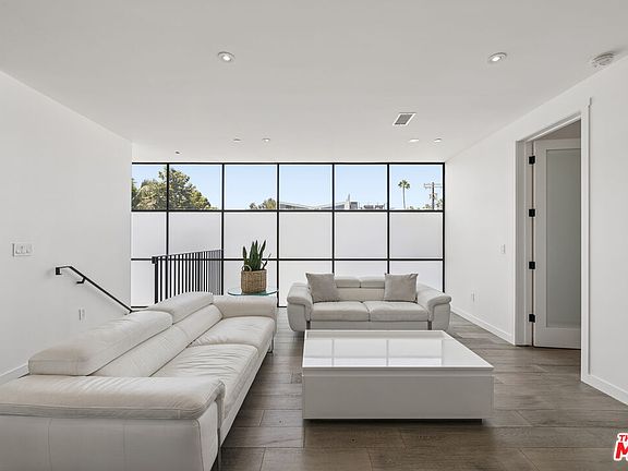 4th image of 1317 Cabrillo Ave