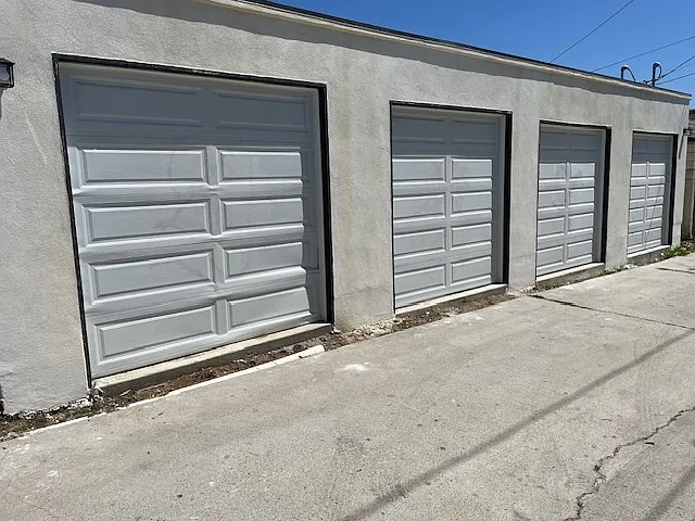 2 bed, 700 sqft, $2,400 — Photo 2