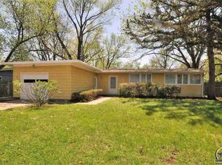 1401 SW Clontarf St, Topeka, KS 66611