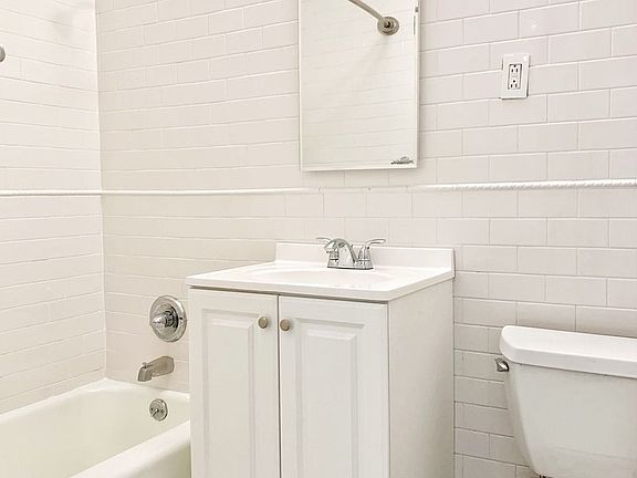 3rd image of 120 E 34th St APT 5B