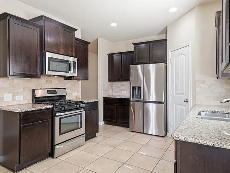 613 Longhorn Cavern Rd — Photo 8