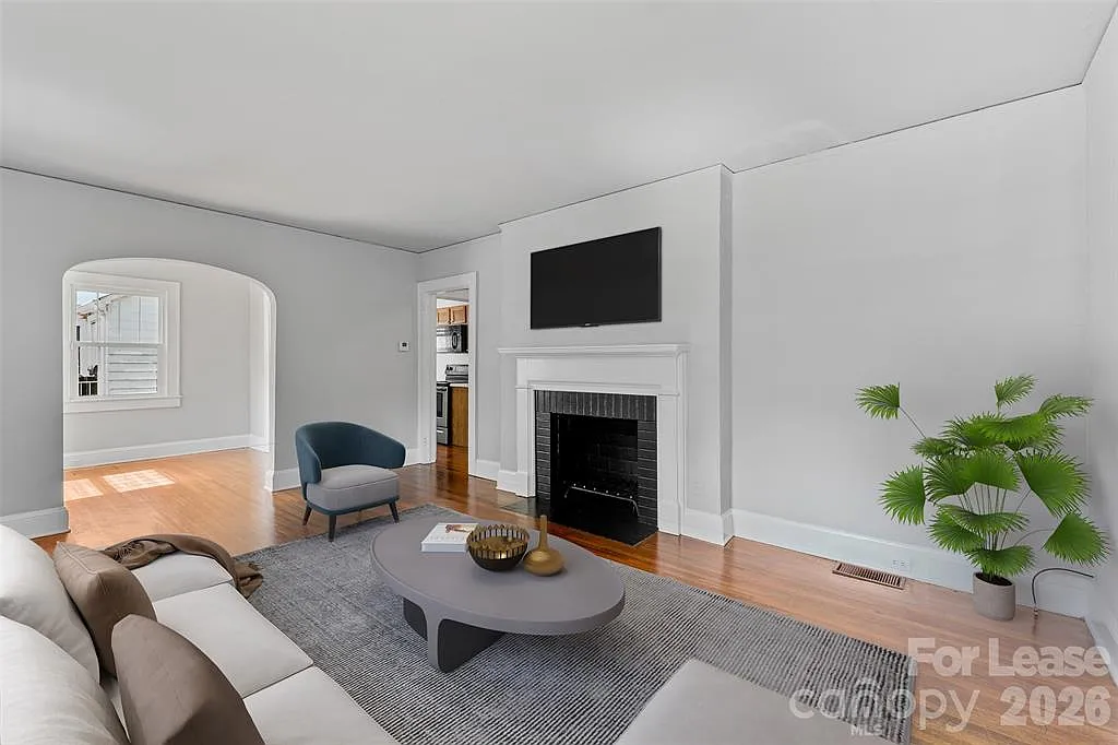 2 bed, 884 sqft, $1,650 — Photo 1
