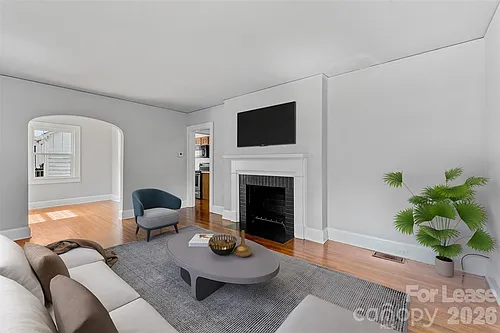 1936 Garibaldi Ave Photo 1