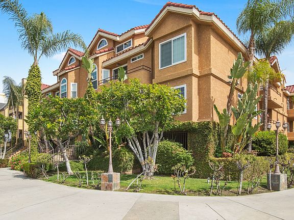 2nd image of 5102 Tujunga Ave APT 13
