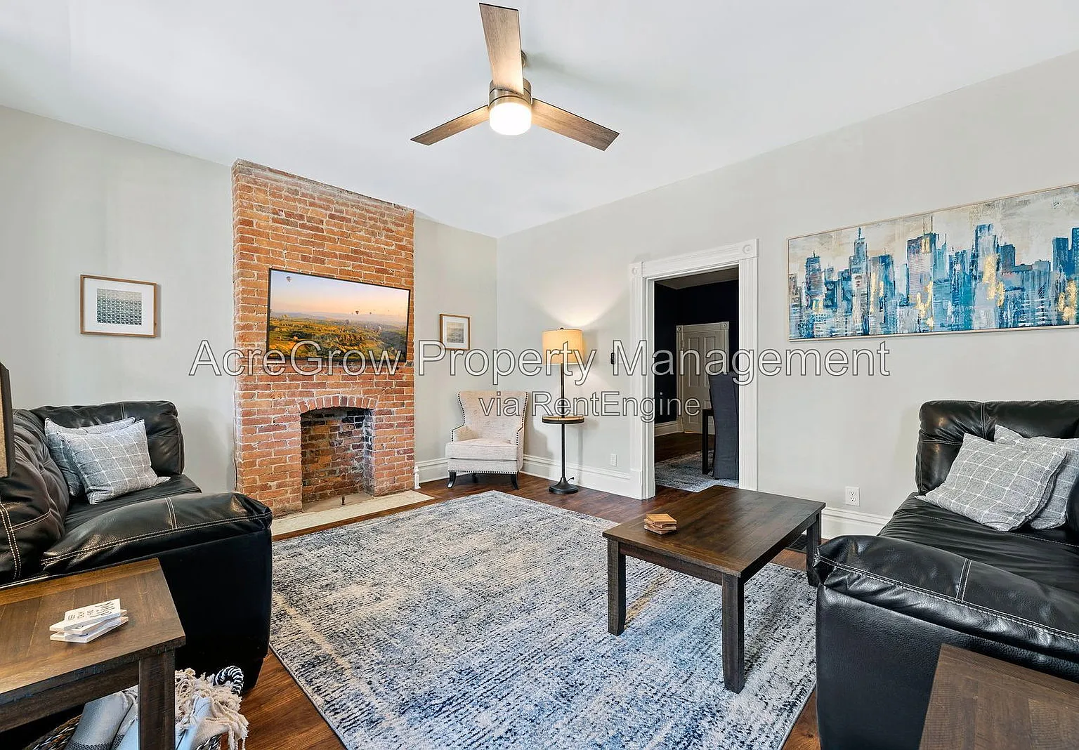 374 E Whittier St — Photo 2