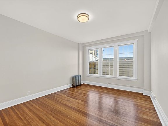 5th image of 990 Bay St APT 207