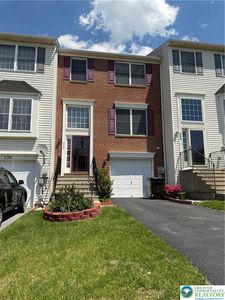 222 N Oak St, Freemansburg, PA, 18017