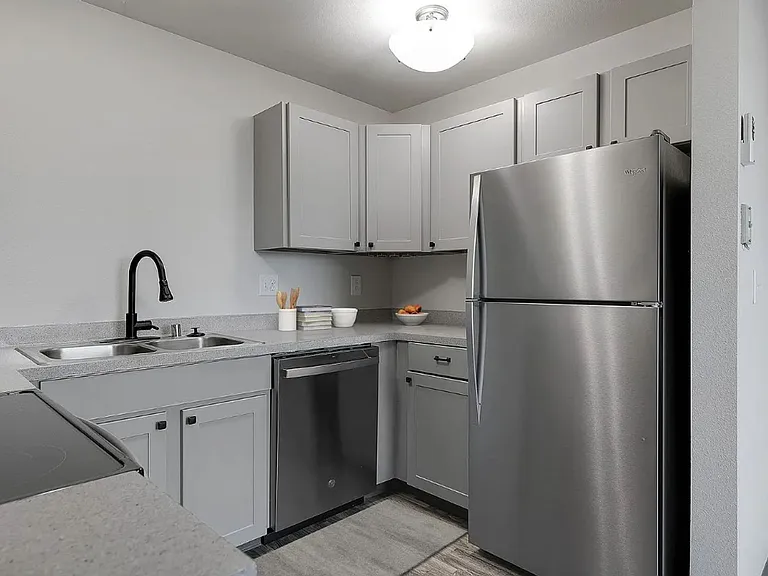 Violet Meadows Apartments — Photo 22