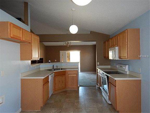 3rd image of 929 Deming Dr