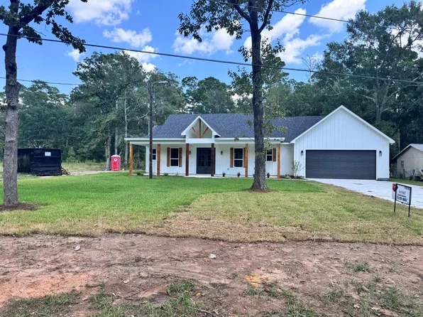 17039 E Hollyhill Dr, Plantersville, TX 77363